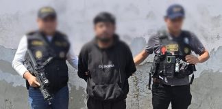 Detiene a hombre que se hacía pasar por empresa telefónica para cometer fraude bancario. Foto La Hora: MP.