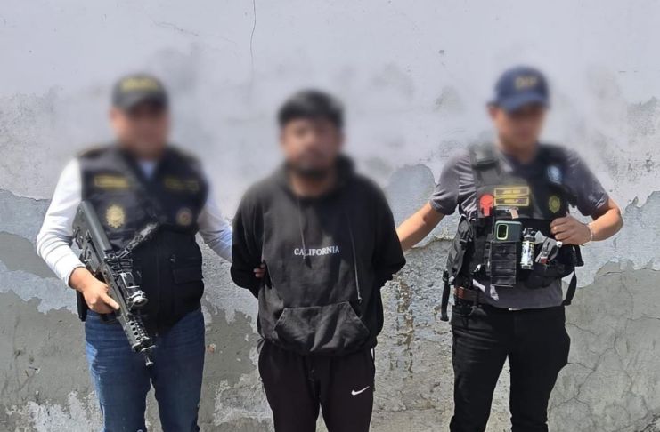 Detiene a hombre que se hacía pasar por empresa telefónica para cometer fraude bancario. Foto La Hora: MP.