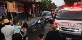 Ataque armado en colonia Mario Alioto Villa Nueva. Foto La Hora: Bomberos Voluntarios.