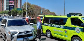 Ataque armado registrado en el puente Naranjo, zona 4 de Mixco. Foto La Hora: CBM