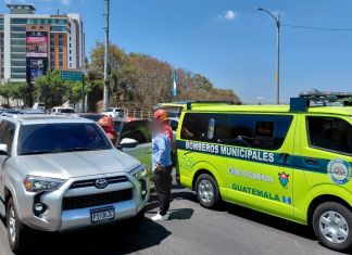Ataque armado registrado en el puente Naranjo, zona 4 de Mixco. Foto La Hora: CBM