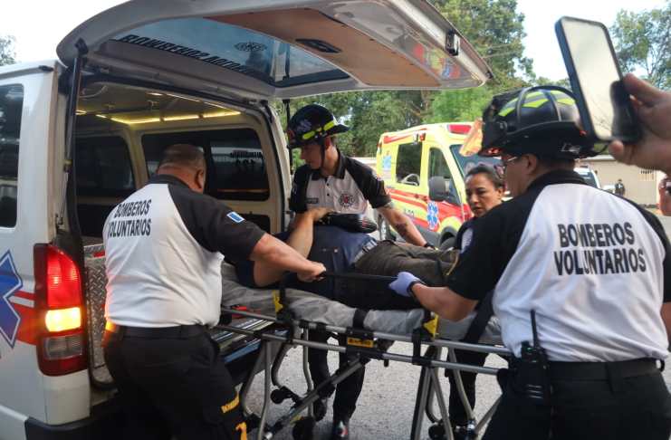 Agente de la PNC y tres personas más resultan heridas durante ataque armado en San Juan Sacatepéquez. Foto La Hora: CVB.