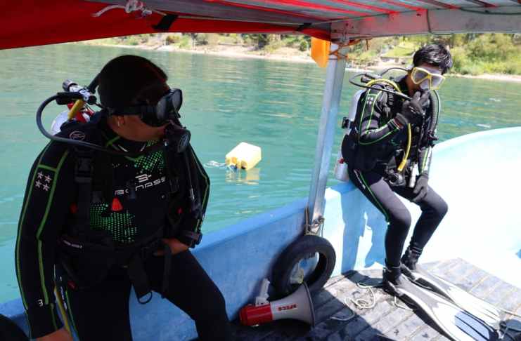 Bomberos finalizan quinto día de búsqueda del cuerpo de Jesler Palacios en el lago de Atitlán. Foto La Hora: CVB.