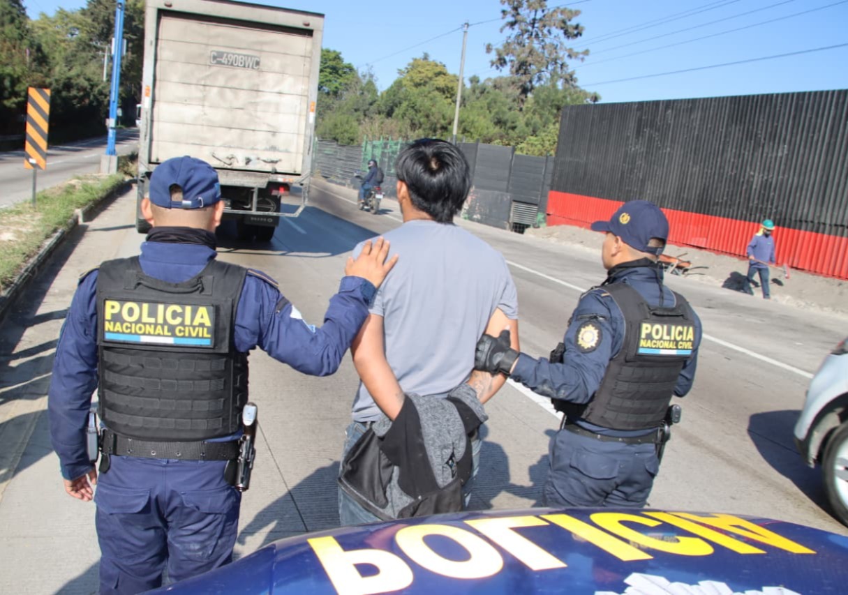 Recuperan camión valorado en Q500 mil y capturan a alias «Shaggy» cuando presuntamente lo manejaba