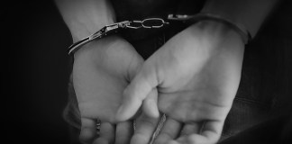 Fotografia ilustrativa de una persona detenida. Foto La Hora: Archivo.