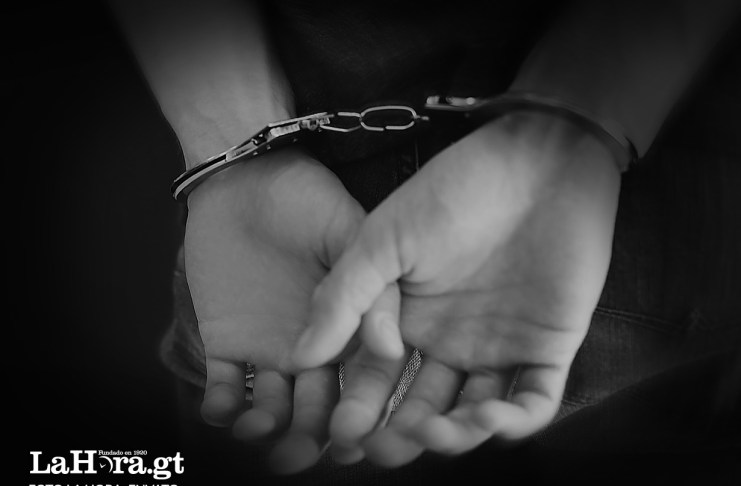 Fotografia ilustrativa de una persona detenida. Foto La Hora: Archivo.
