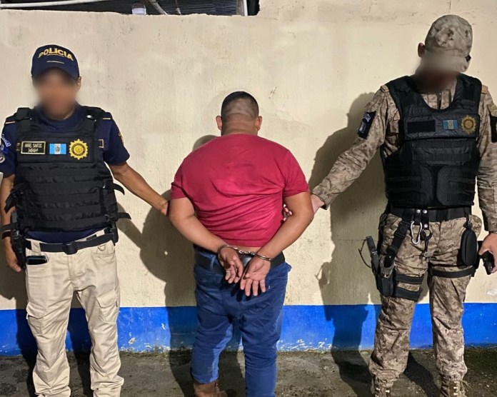 Capturan a presunto responsable de ataque armado donde PNC falleció. Foto La Hora: PNC