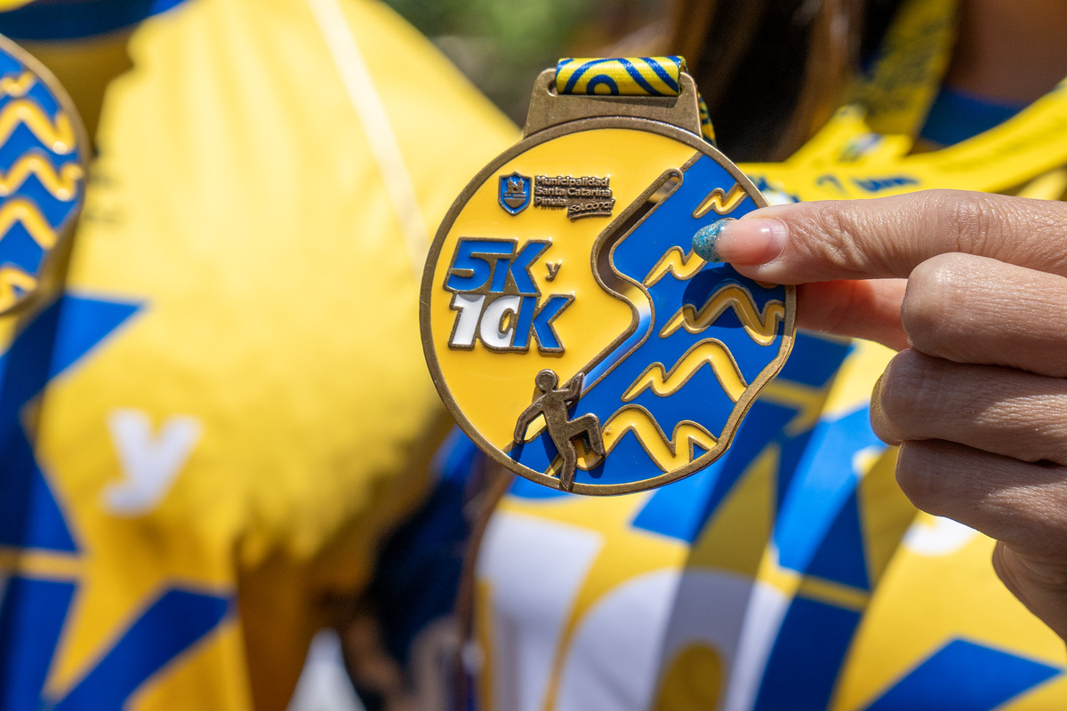 Medalla que los participantes obtendrán al finalizar la carrera. Foto: Cortesía Castillo Hermanos.