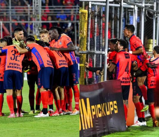 Los futbolistas de Municipal celebraron la victoria en el Clásico 337 junto a la afición roja que llegó al Trébol.
