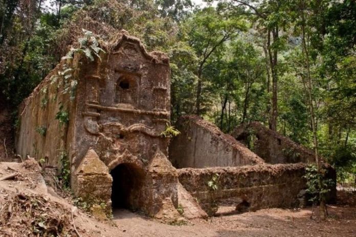 Cerca de la capital, el 4 de abril, podrás participar en el tour de este destino rodeado de leyendas