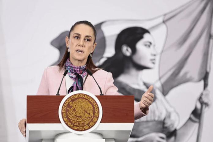 La presidenta de México, Claudia Sheinbaum, habla durante una rueda de prensa este jueves en el Palacio Nacional de la Ciudad de México (México). Foto: La Hora/ EFE