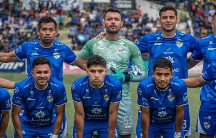 Tomás Casas y Víctor Ayala, portero titular y suplente de Cobán, se lesionaron durante el partido contra Achuapa, por lo que un jugador de campo tuvo que ponerse los guantes y defender el arco por más de 70 minutos.
