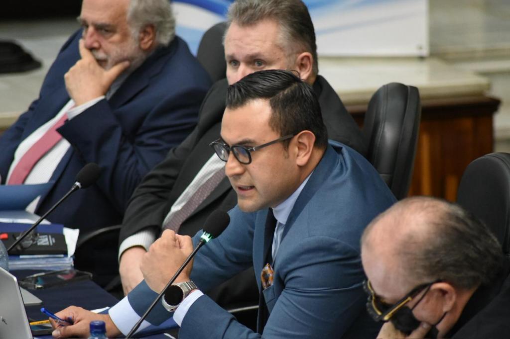 Comisionados evalúan expediente de Marco Antonio Villeda como candidato a Fiscal General. Foto La Hora: José Orozco