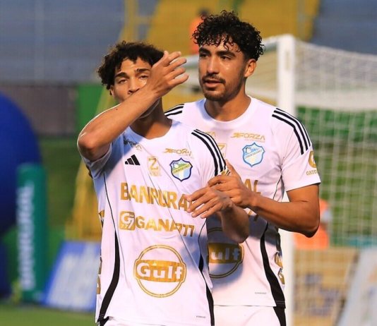 Comunicaciones, pese a seguir cerca de la zona de descenso en la tabla acumulada, se mantiene en la lucha por el liderato del Clausura 2026.