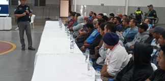 Conductores de tuctuc recibiendo capacitaciones de seguridad y educación vial. Foto La Hora: Provial