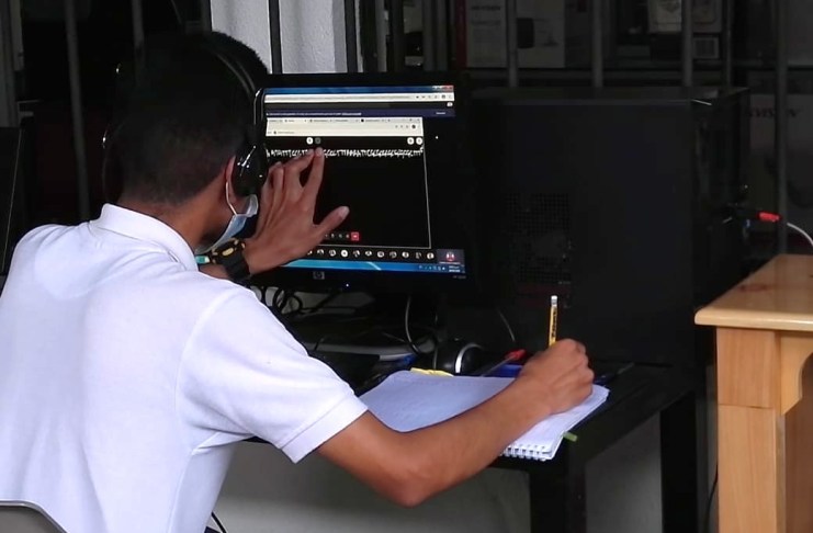 Mineduc implementará política de digitalización en los centros educativos públicos por los próximos 10 años. Foto La Hora: AGN