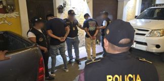 El capturado es sospechoso de darle muerte a un militar del Ejército cuando se movilizaba en su vehículo en San Pedro Carchá. Foto La Hora: PNC