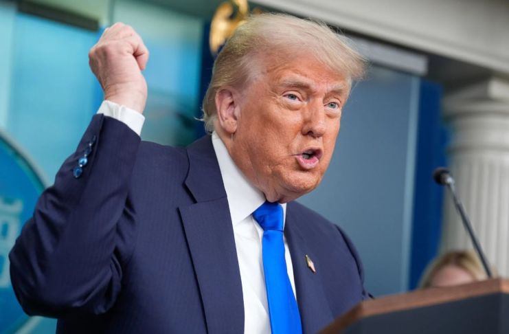 El presidente de los Estados Unidos, Donald Trump, reveló una solicitud de tregua por parte de Irán bajo condiciones estrictas. Foto La Hora: EFE