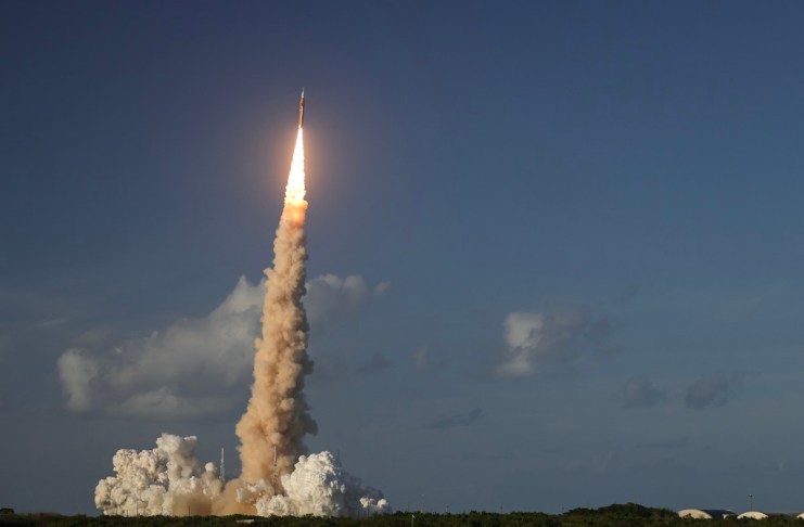 Titusville, EE. UU. Lanzamiento de la misión Artemis II, donde cuatro astronautas orbitarán la luna. EFE/EPA/CRISTOBAL HERRERA-ULASHKEVICH