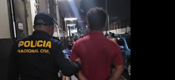 El 8 de febrero fue sorprendido con un arma de fuego cuando se movilizaba en una motocicleta junto a otra persona. En esta ocasión tenía en su poder un arma e iba solo. Foto La Hora PNC