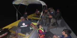 Ejército rescata a cuatro tripulantes a la deriva en el Lago Petén Itzá. Foto La Hora: Ejército.