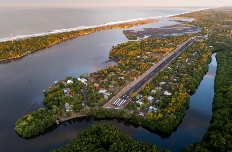 En mayo habrá nueva ruta aérea El Salvador-Guatemala y hoy se inaugura pista para vuelos centroamericanos