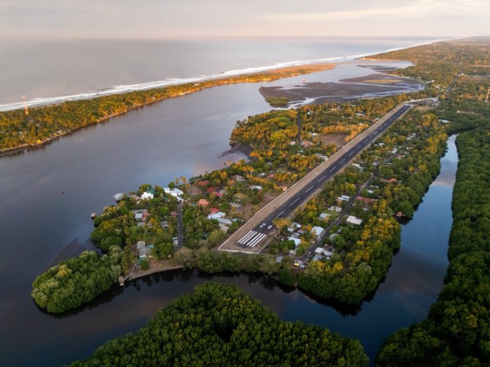 En mayo habra nueva ruta aerea El Salvador-Guatemala y hoy se inaugura pista para vuelos centroamericanos En mayo habrá nueva ruta aérea El Salvador-Guatemala y hoy se inaugura pista para vuelos centroamericanos