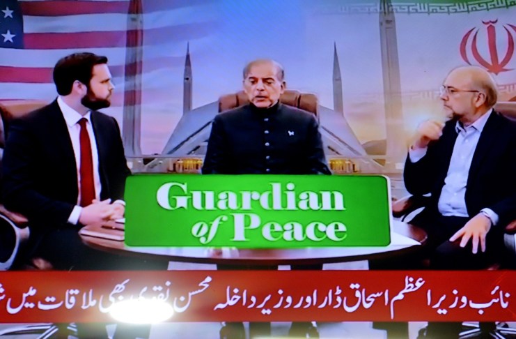 Irán y Estados Unidos rompieron este sábado en Islamabad décadas de silencio diplomático al sentarse frente a frente para su primera negociación directa desde la Revolución Islámica de 1979. Foto La Hora: EFE.