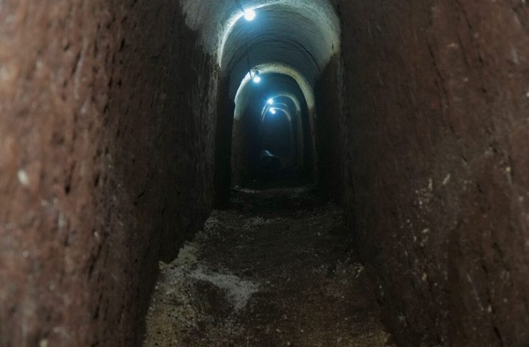 Este es el otro túnel que se construye en Mixco donde ya se coloca una red de tubería