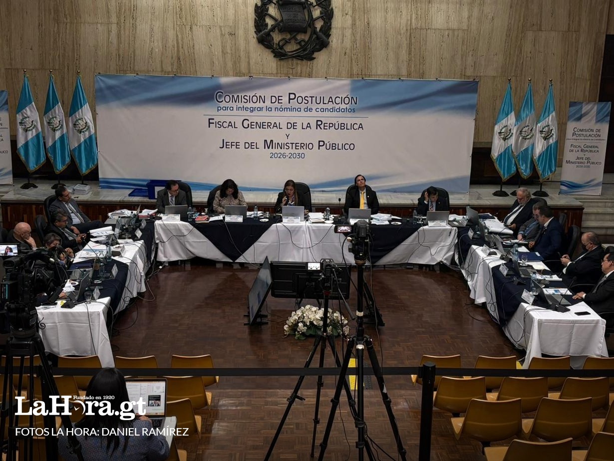 Tres de 17 aspirantes a Fiscal General sobrepasan la línea de corte en primer día de evaluación