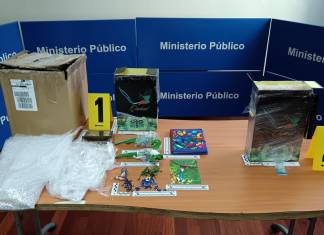 El Ministerio Público (MP) localizó drogas ocultas en paquetería con artesanía guatemalteca dentro de una bodega aeroportuaria.