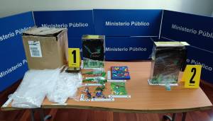 Localizan drogas ocultas en paquetería con artesanías guatemaltecas en bodegas aeroportuarias