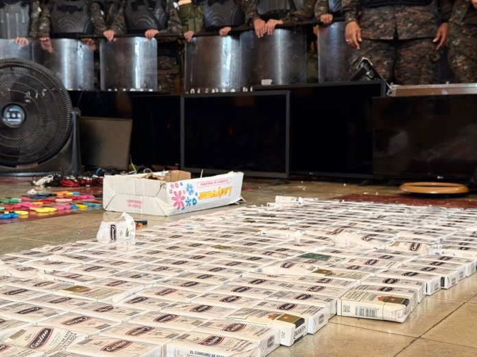 HFvCW5VWEAAgGHC (1) Requisa del ejército en cárcel para mujeres de Fraijanes deja decomiso de celulares y objetos ilícitos.