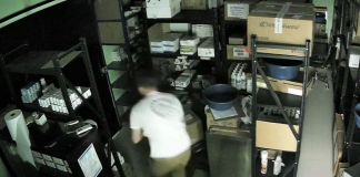 Salud publicó una grabación donde se revela de cómo un grupo de personas sustrae medicina del Hospital Infantil Elisa Martínez, de Puerto Barrios, Izabal. Foto La Hora: captura de pantalla MSPAS