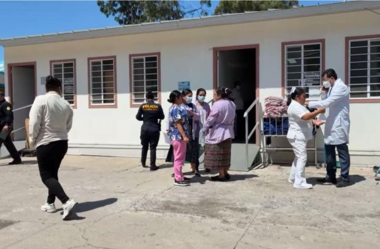 Varios estudiantes habrían ingerido alimentos en mal estado en el almuerzo del jueves, según se ha conocido. Foto La Hora: Red25TV