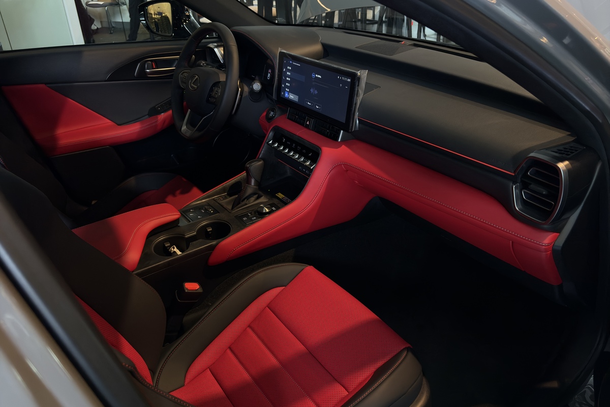 El interior del vehículo renovado IS 350 F SPORT. Foto: La Hora/ José Orozco.