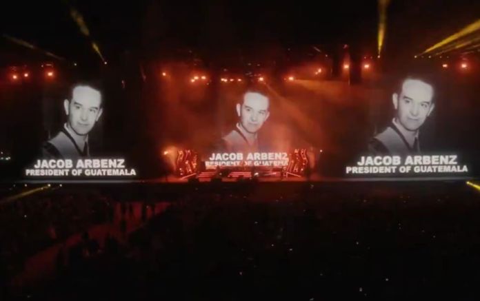 La imagen del expresidente de Guatemala, Jacobo Árbenz Guzmán, se publicó en el cierre del festival Coachella. Foto La Hora: captura de pantalla Power to the People