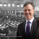 Actual encargado de negocios de la Embajada de Estados Unidos en Guatemala, John Barret, y fondo del Congreso de la República que discute la ley antilavado. Arte La Hora: Alejandro Ramìrez