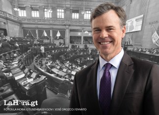Actual encargado de negocios de la Embajada de Estados Unidos en Guatemala, John Barret, y fondo del Congreso de la República que discute la ley antilavado. Arte La Hora: Alejandro Ramìrez