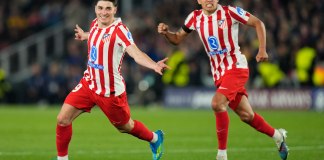 Julián Álvarez anotó el primer gol del Atlético de Madrid en su victoria 2-0 frente al Barcelona en la ida de los cuartos de final de la Champions League.