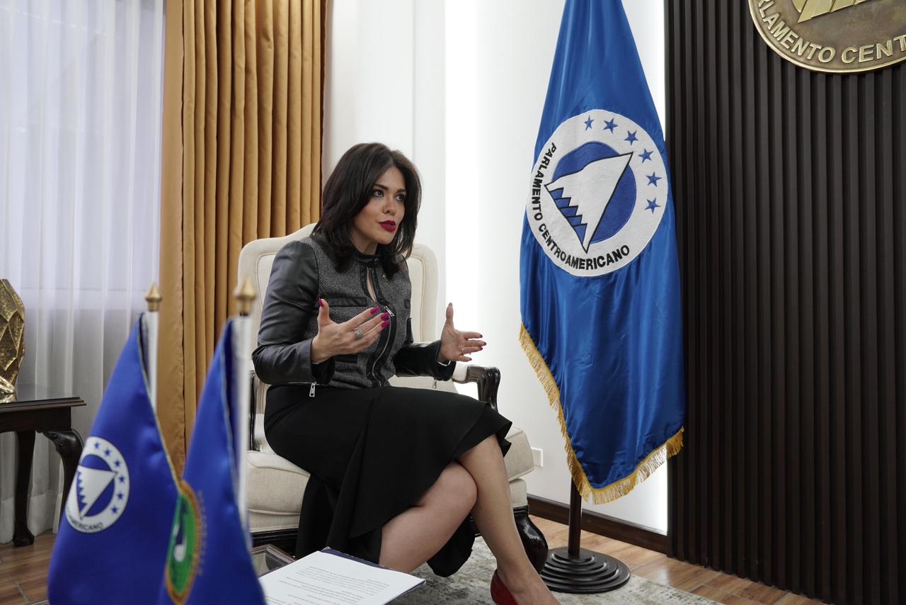 Presidenta del Parlacen espera informes judiciales de Panamá antes de juramentar a Cortizo y Carrizo