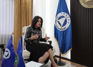 La presidenta del Parlacen Karla Gutiérrez Herrera en su despacho, ubicado en la ciudad de Guatemala. Foto La Hora: Parlacen.