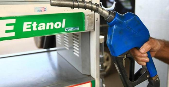 El uso de la mezcla de etanol E10 con la gasolina regular se comenzará a utilizar el 22 de agosto próximo. Foto La Hora: Archivo.