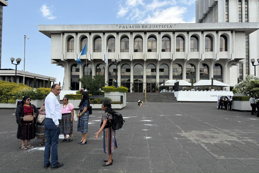 Manifestantes se han retirado de la plaza de la Corte Suprema de Justicia. Foto La Hora: José Orozco