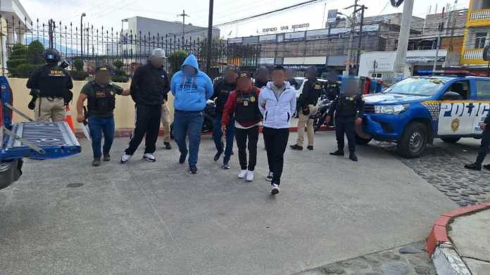 Mara Salvatrucha Capturan a tres presuntos integrantes de la Mara Salvatrucha en Quetzaltenango.