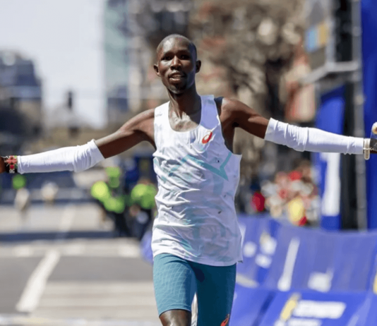 El keniano John Korir rompió el récord del Maratón de Boston en su edición número 130 con un tiempo de 2h01:52.