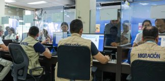 Alrededor de medio millón de personas ingresaron y salieron del país durante Semana Santa. Foto La Hora: IGM.