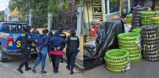 Las autoridades señalan a las mujeres de ser las principales sospechosas de robar un camión cargado con repuestos para motocicletas. Foto La Hora: PNC