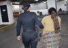 Capturan a mujer en el Aeropuerto La Aurora por intentar viajar con visa falsa a Estados Unidos Capturan a mujer en el Aeropuerto La Aurora por intentar viajar con visa falsa a Estados Unidos