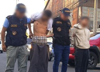 Pandilleros capturados cuando pretendían realizar un ataque armado con un fusil en la colonia El Limón 2, zona 18. Foto La Hora: PNC